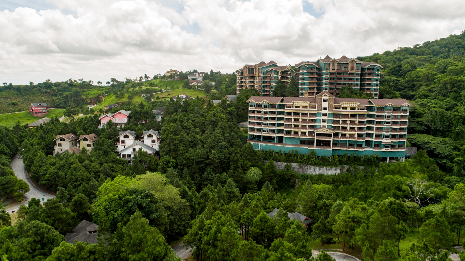 An aerial image showing the area around The Grand Quartier in Crosswinds Tagaytay | Luxury Homes by Brittany Corporation