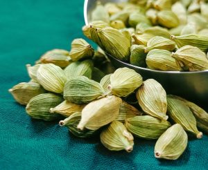 Cardameon essential oil seeds |