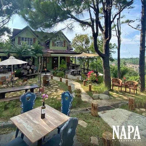 outdoor garden dining at NAPA at Crosswinds 