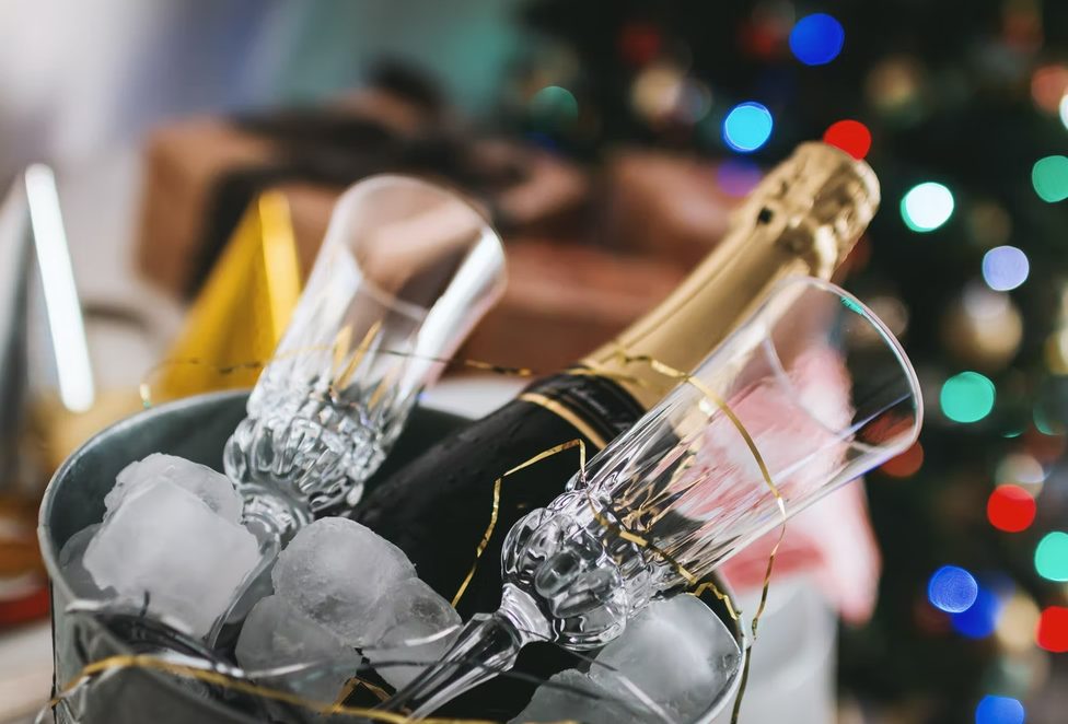 champagne glasses are one of the best gifts for champagne lovers
