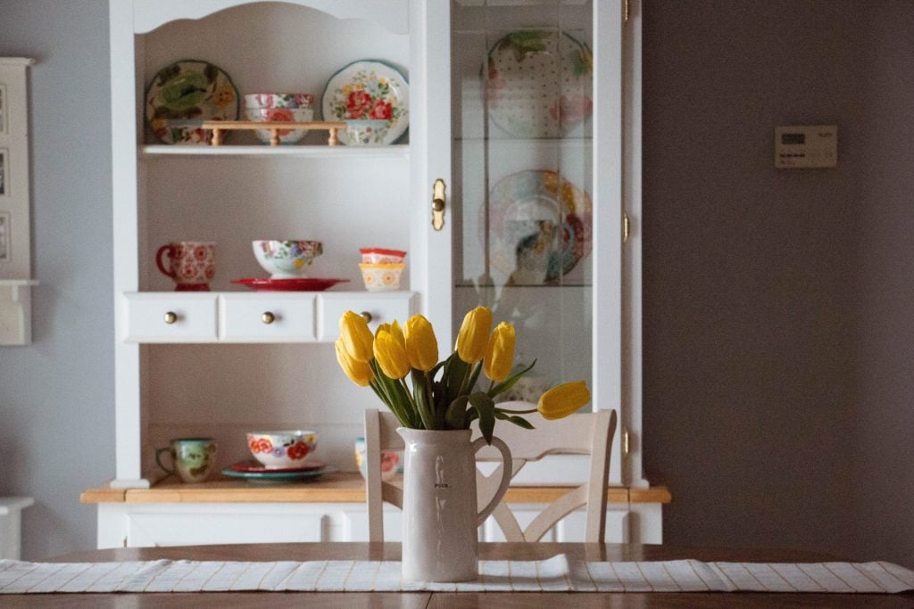 yellow tulip flowers in white ceramic vase - Serve flowers in the kitchen and dining area.