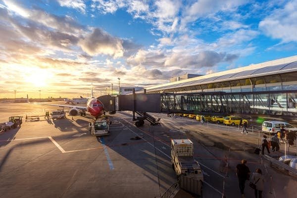 Sun shining above the airplane Photo from Pexels