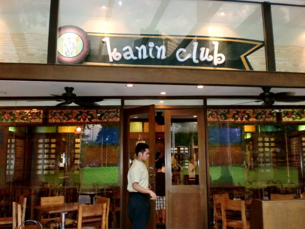 Wooden theme restaurant Photo by Kanin Club