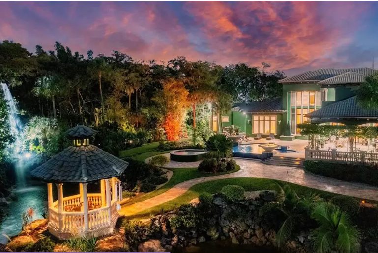 Avatar Inspired Mansion billionaire backyards