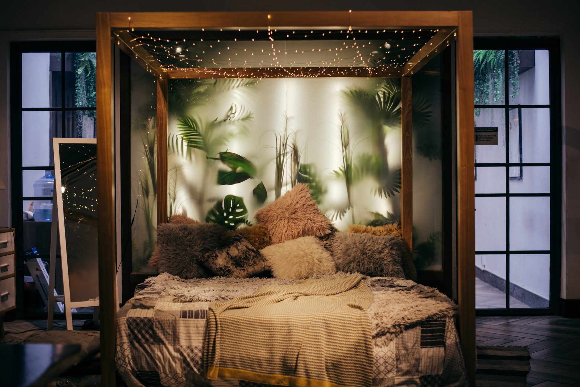 Photo of a biophilic themed bedroom 