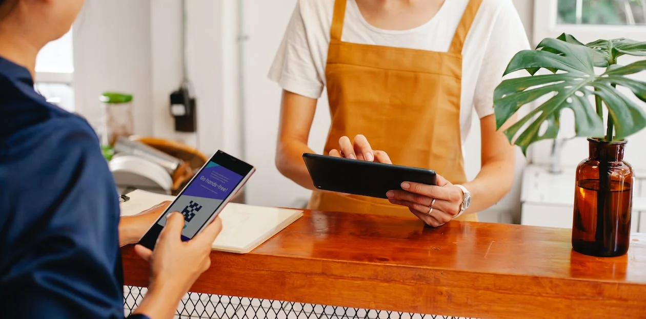 Photo of a customer paying in the counter using QR code