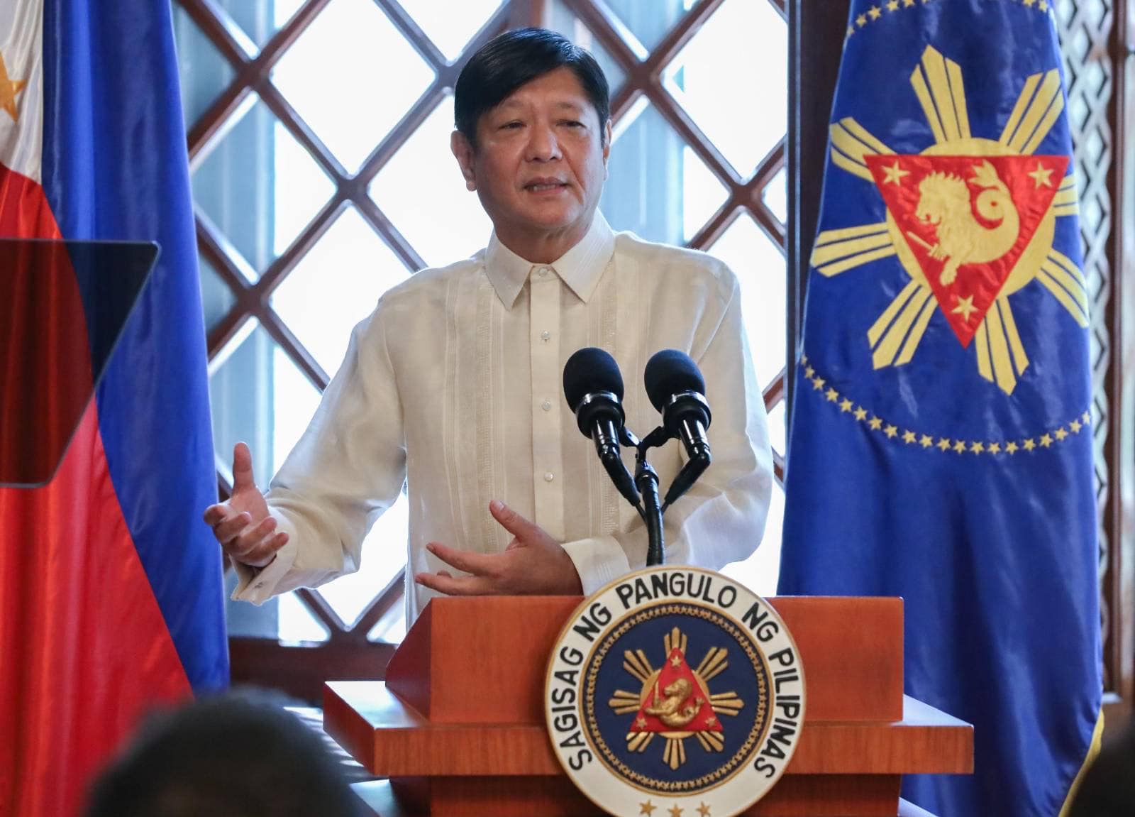 Photo of Philippine President having his speech