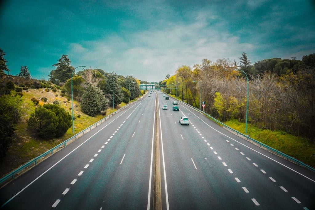 Tagaytay City is connected to major road networks that make traveling convenient. Photo by Ivan Rivero from Pexels