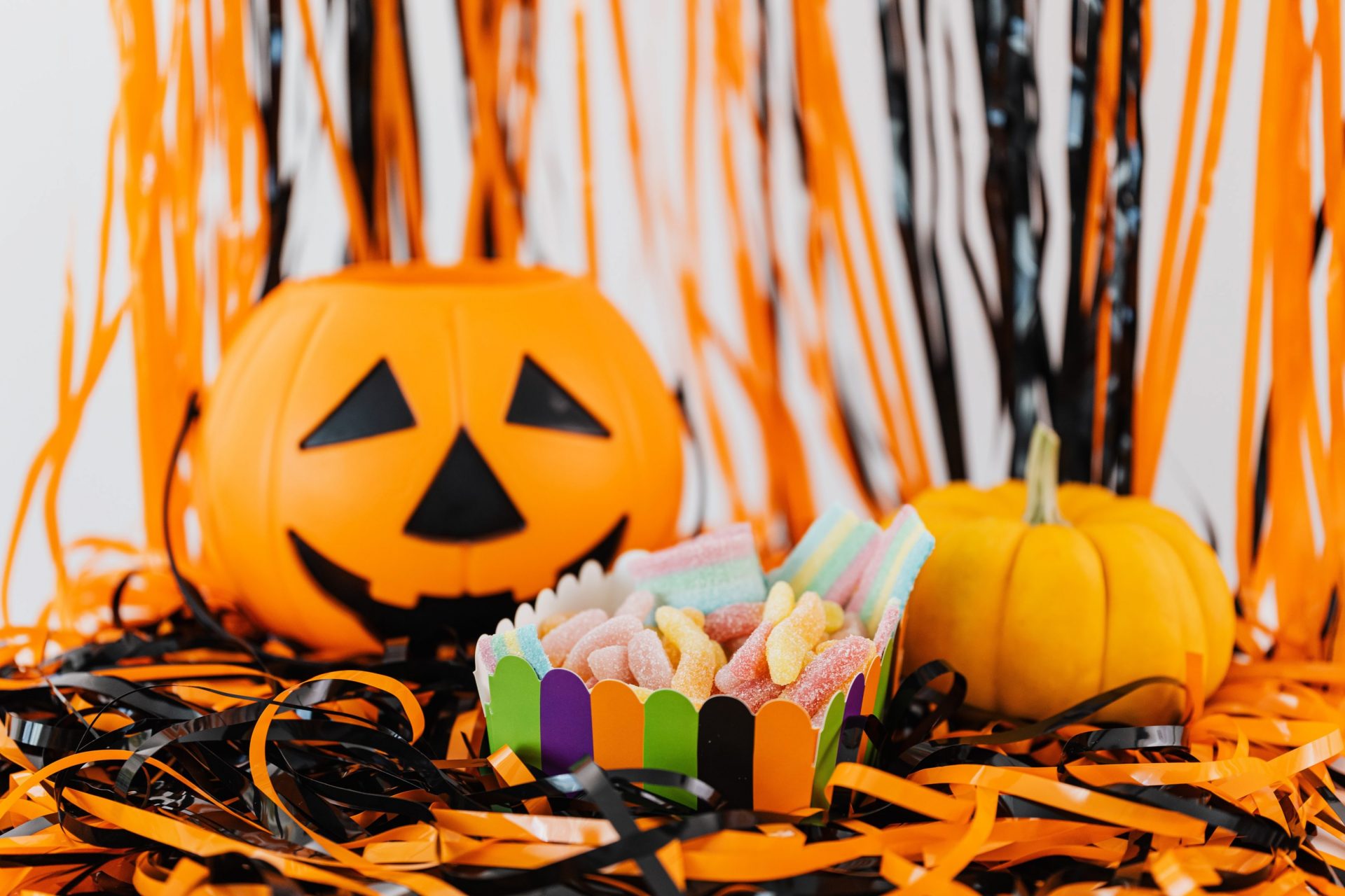 Photo of pumpkin head and treats in the table