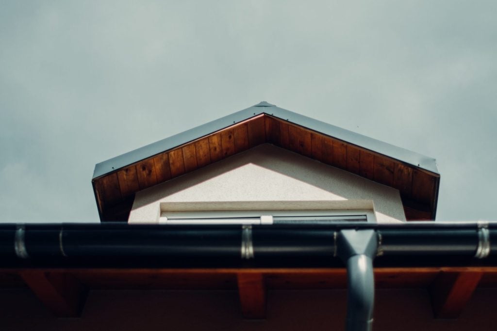 Every Homeowner’s Guide to Choosing Gutters and Downspouts for Their Roofs