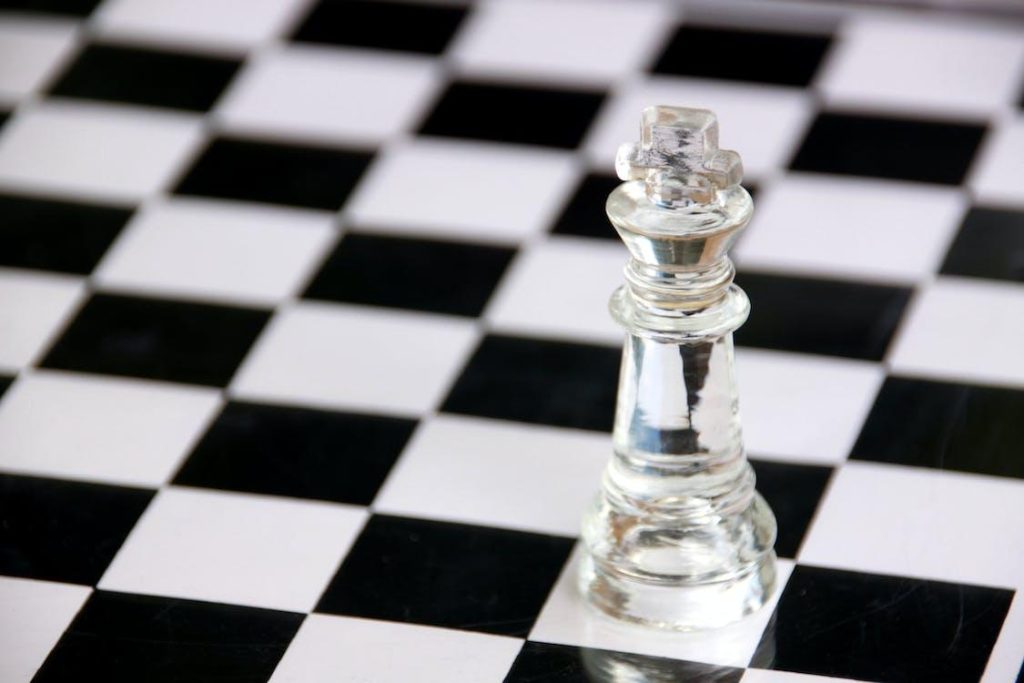 What are the 5 important rules inside a Chess Board Deluxe
