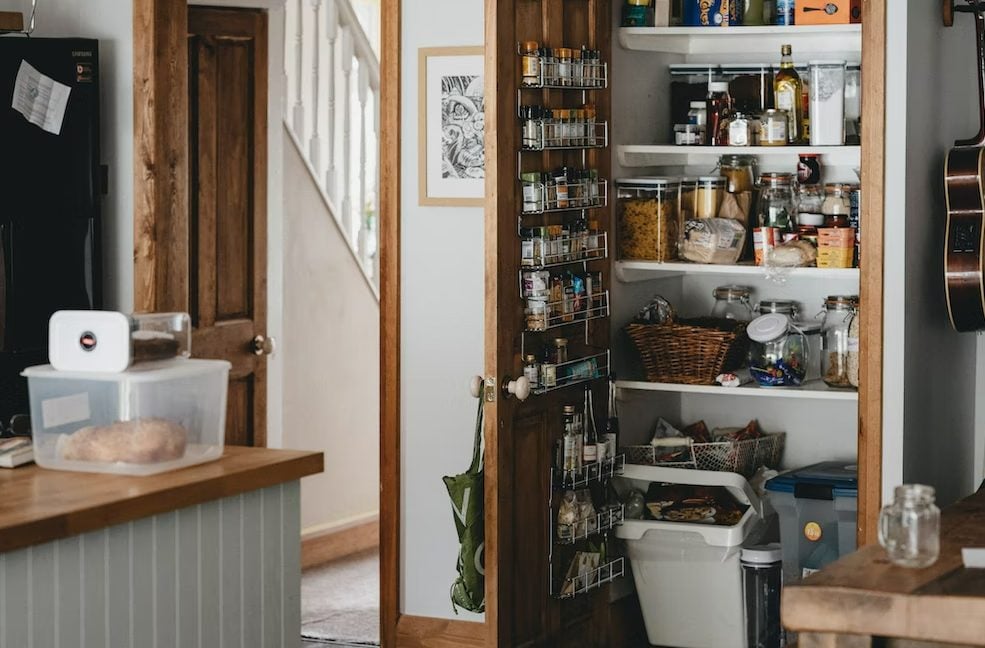 How To Choose Between Cabinet Or Walk-In Pantries