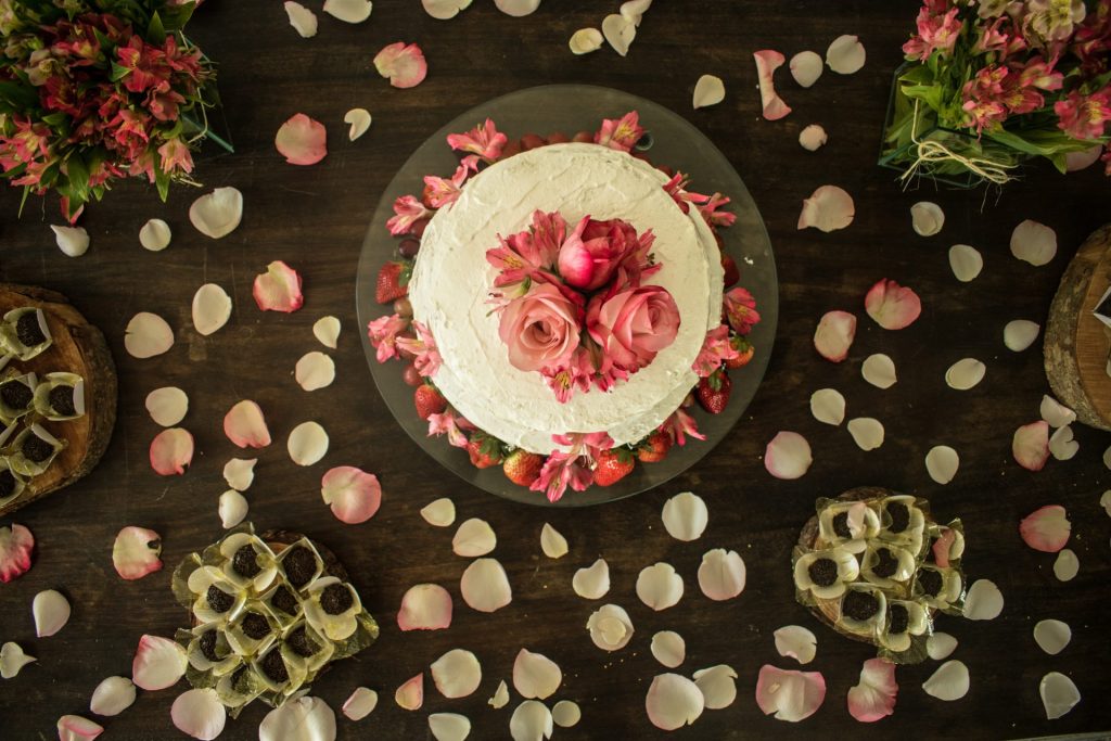 Romantic Valentines Day Cake Design