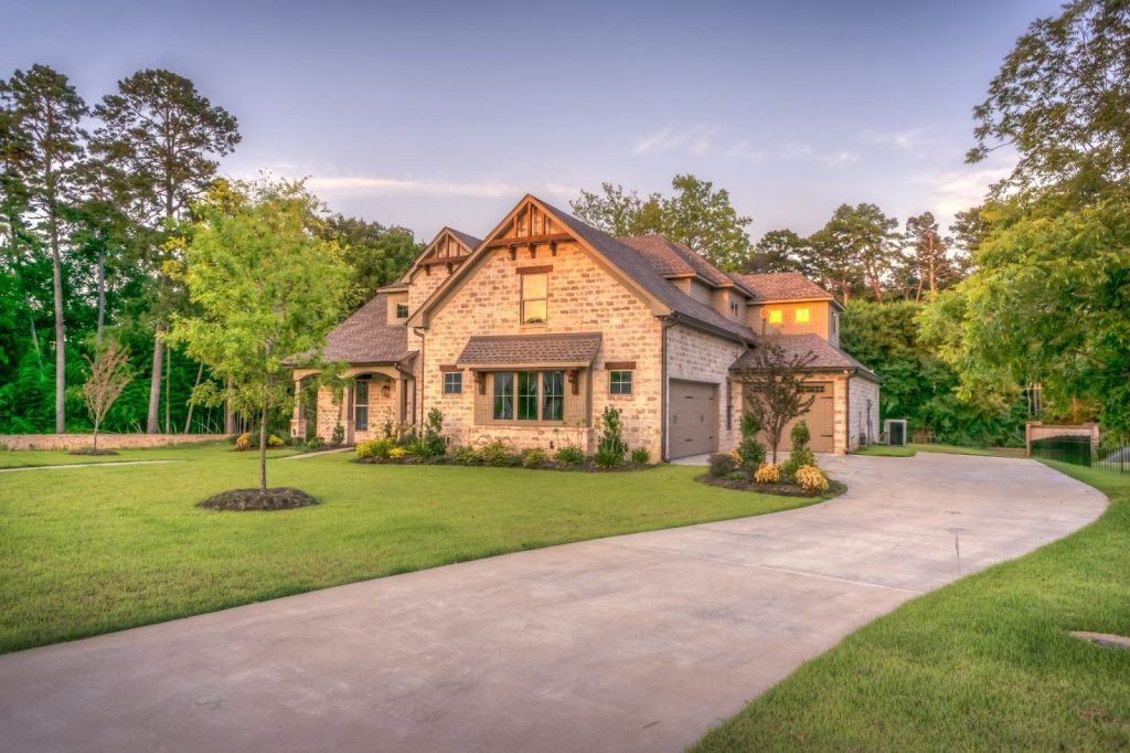 Landscaping Design Tips for Luxury Real Estate