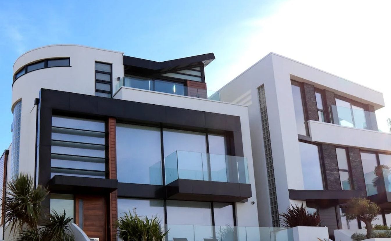 Pros & Cons of Glass Houses for Summer Living Brittany