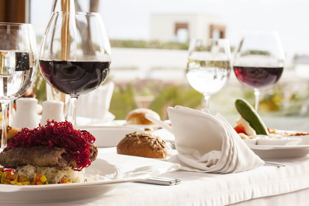 A Comprehensive Guide on How to Pair Wines With Food