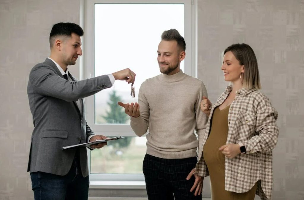 Find a Real Estate Broker and Agent