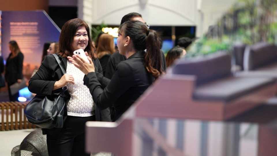 Guided tour to our booth showcasing the three new projects.